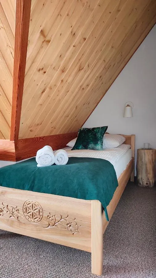 Willa Adamowka Skrzypne Bed & Breakfast