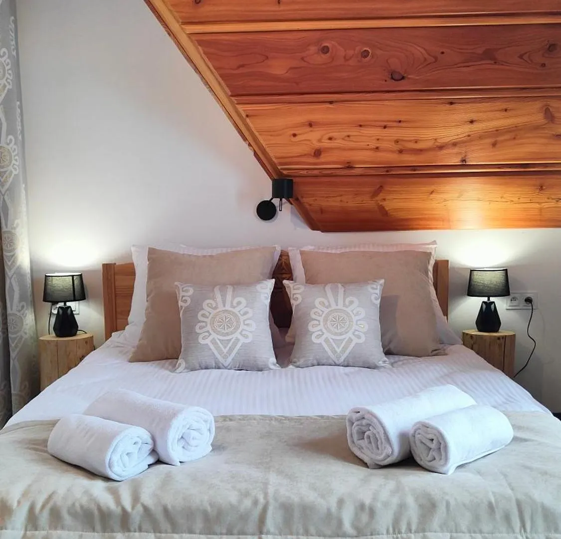 Willa Adamowka Skrzypne Bed & Breakfast