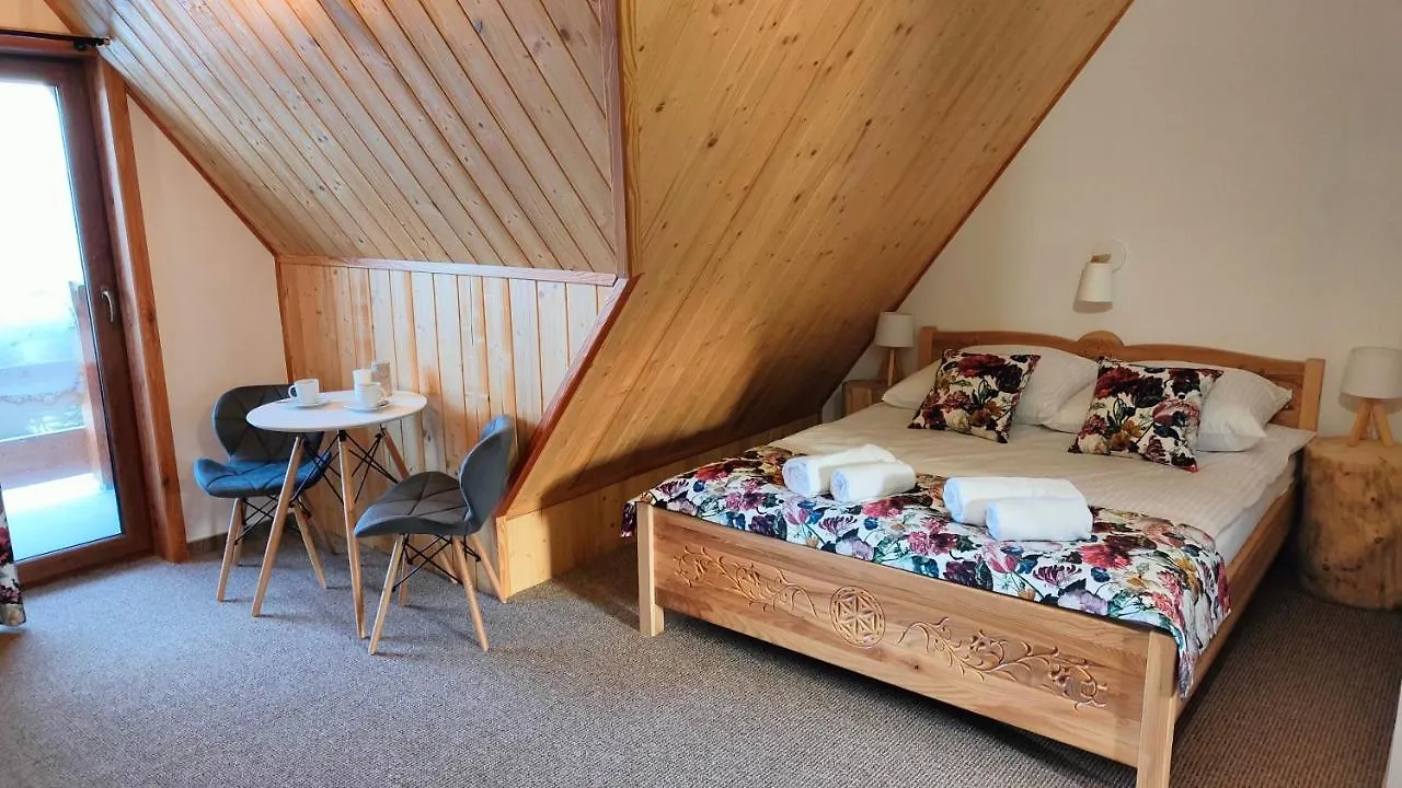 Willa Adamowka Skrzypne Bed & Breakfast